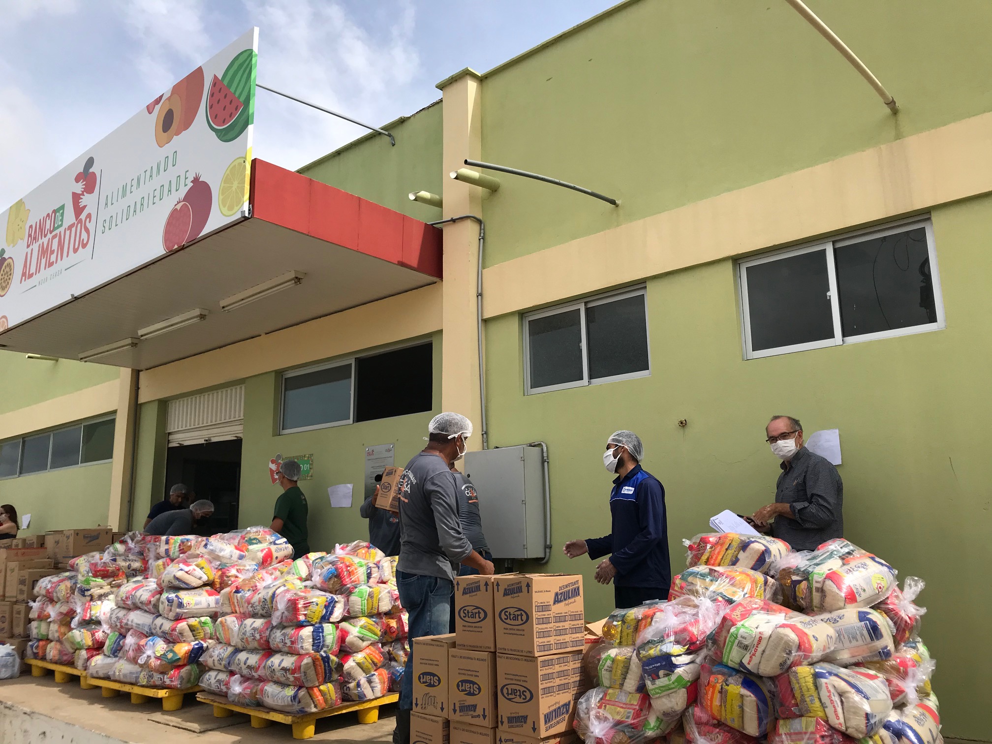 Banco De Alimentos Da Nova Ceasa Distribui Kits De Alimentos E