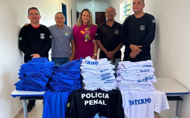 Penitenciária de Bom Jesus recebe uniformes confeccionados por reeducandos da Penitenciária de Floriano